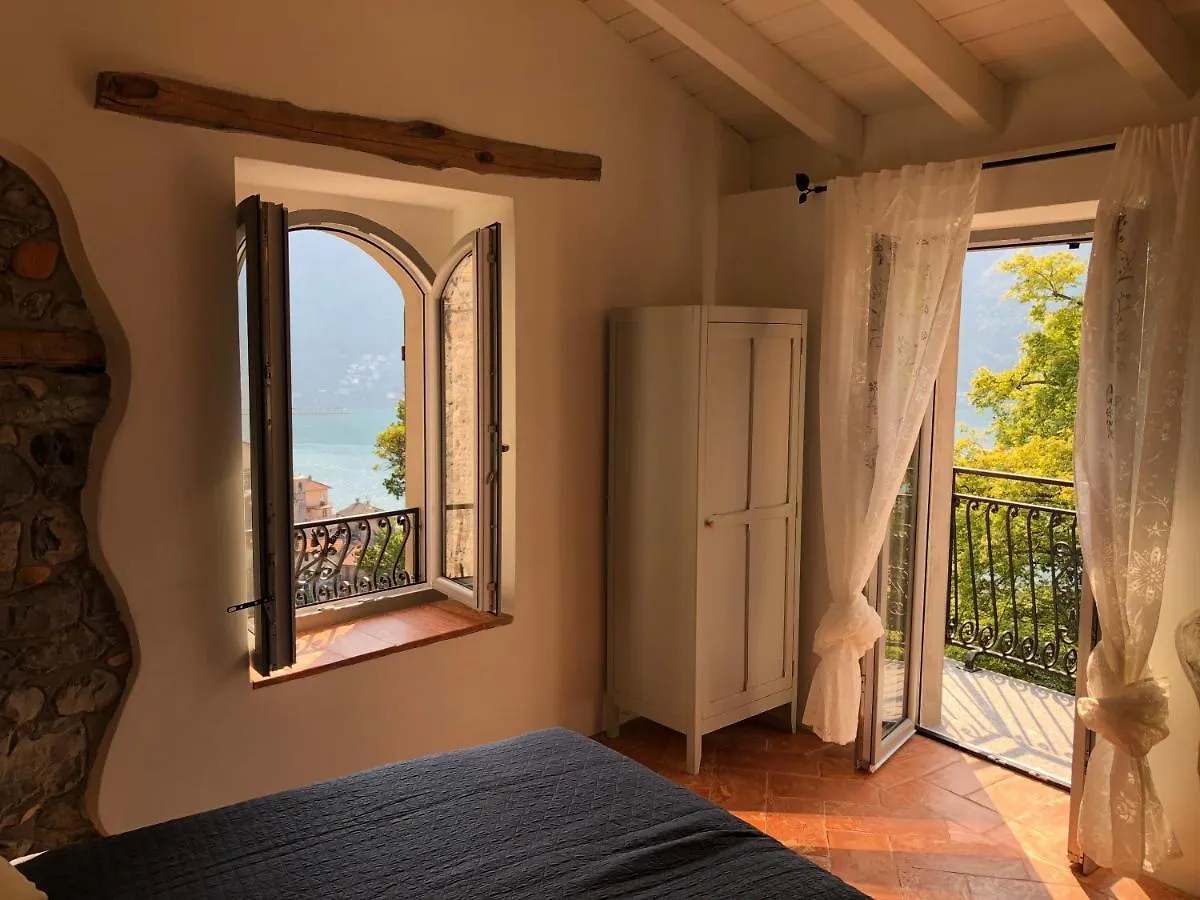 Villa Lovely Stonehouse With Panorama Lake View Nesso